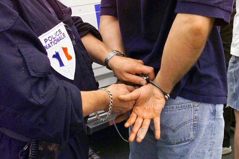 Yvelines. Un cambrioleur surpris par la police dans les locaux du club de tennis à Croissy-sur-Seine Yvelines. Un cambrioleur surpris par la police dans les locaux du club de tennis à Croissy-sur-Seine