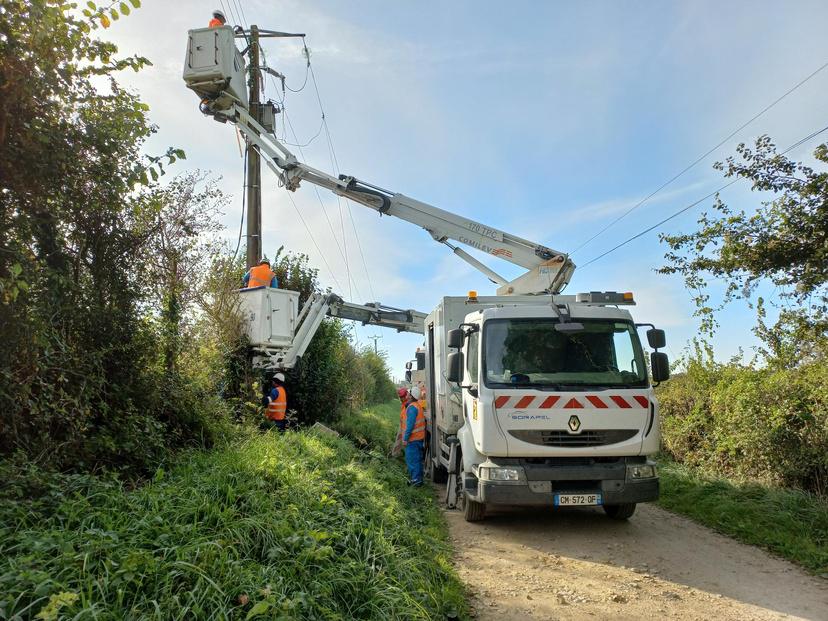 Plus de 700 abonnés privés d’électricité à Rugles, après la chute d’un câble 