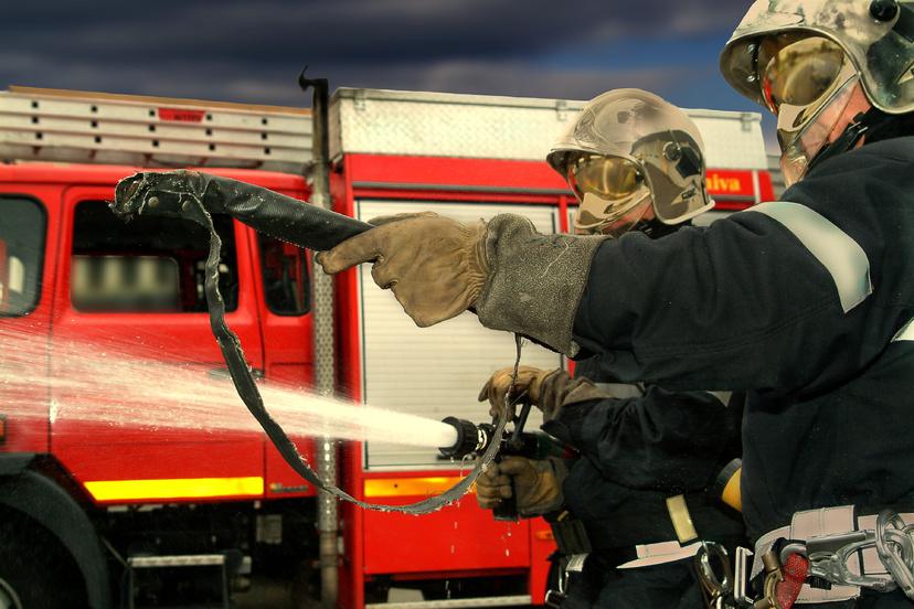 Une voiture et une pompe à carburant détruites par le feu à Brionne : deux septuagénaires hospitalisés 