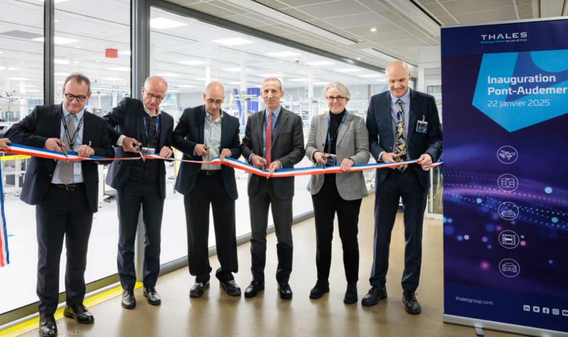 Thales inaugure un nouvel atelier à Pont-Audemer (Eure) dédié à la production de cartes électroniques