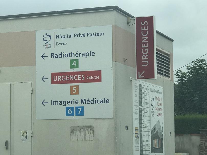 Trois hommes grièvement blessés après avoir été percutés par une voiture à Évreux