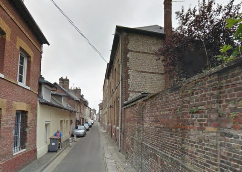 Effondrement inexpliqué d’un mur à Elbeuf : quinze personnes évacuées par précaution et relogées 