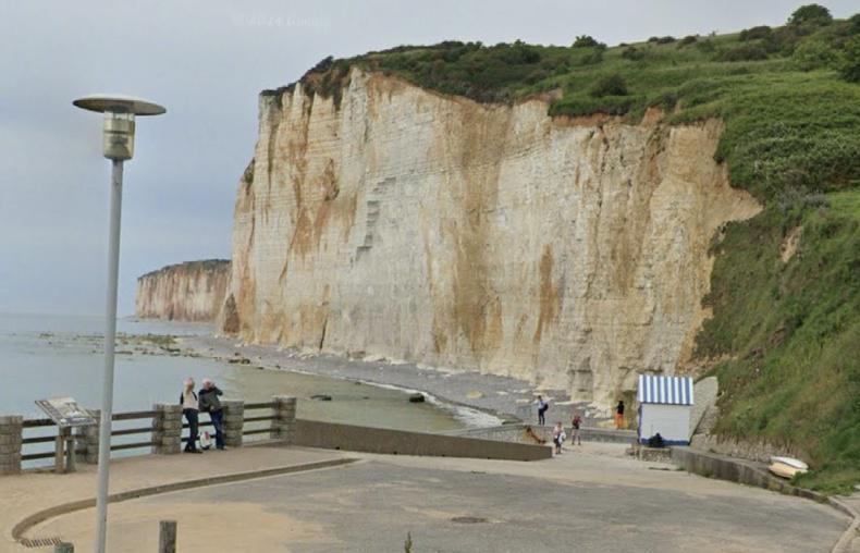 Seine-Maritime : un septuagénaire retrouvé mort au pied des falaises à Sassetot-le-Mauconduit