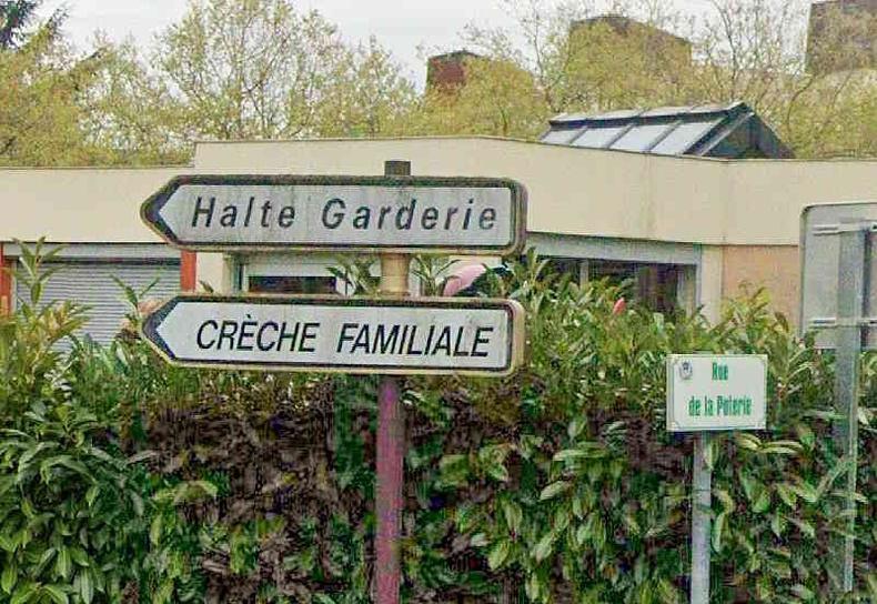 Une voiture termine sa course dans le mur d’une crèche à Vernon : 12 enfants évacués 