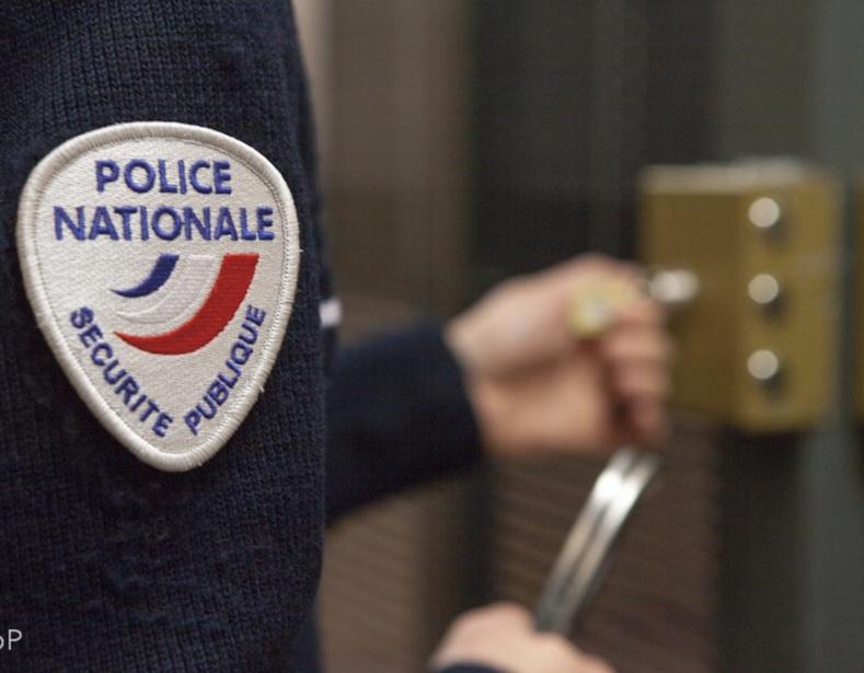 Yvelines. Un homme armé s’en prend à un gendarme en civil à Versailles 