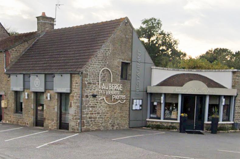 À Flers, dans l’Orne, l’Auberge des Vieilles Pierres, reprise par de nouveaux gérants, inaugurée jeudi 