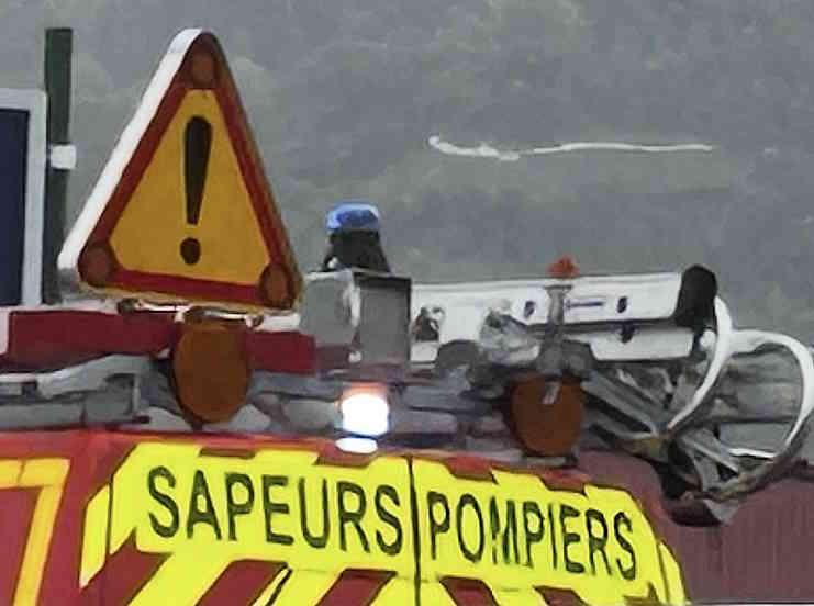 Un autocar scolaire percute le mur d'un cimetière à Mesnil-en-Ouche : trois blessés, dont la conductrice en urgence absolue
