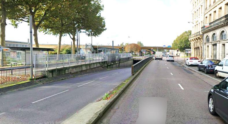 Une camionnette s’encastre dans une trémie du boulevard des Belges à Rouen : le conducteur blessé