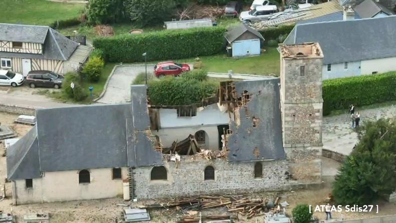 Orages violents dans l’Eure : le clocher d’une église s’effondre, les pompiers en alerte maximale