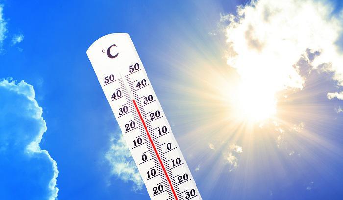 Canicule : 16 départements en vigilance rouge mardi, dont Paris et l’Île-de-France