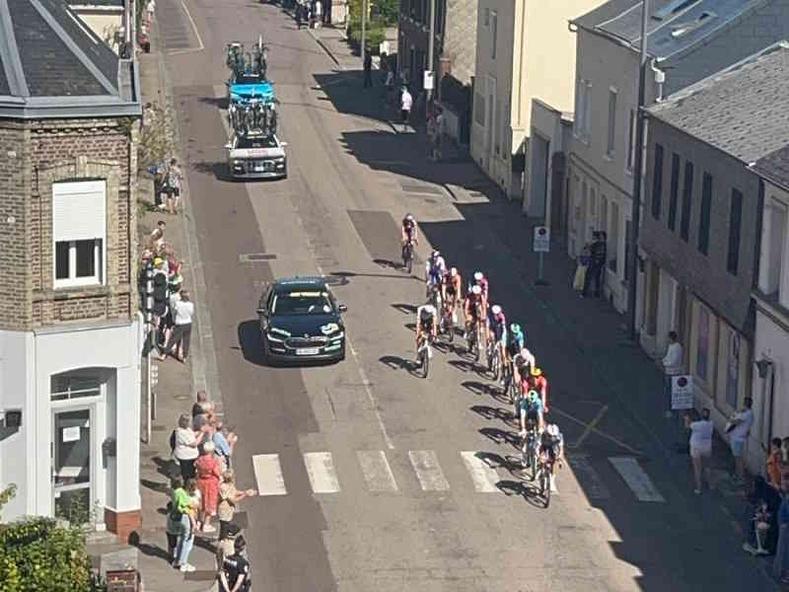  En Seine-Maritime et dans l'Eure, le Tour de France a fait vibrer les spectateurs, troublés à Rouen par un homme armé