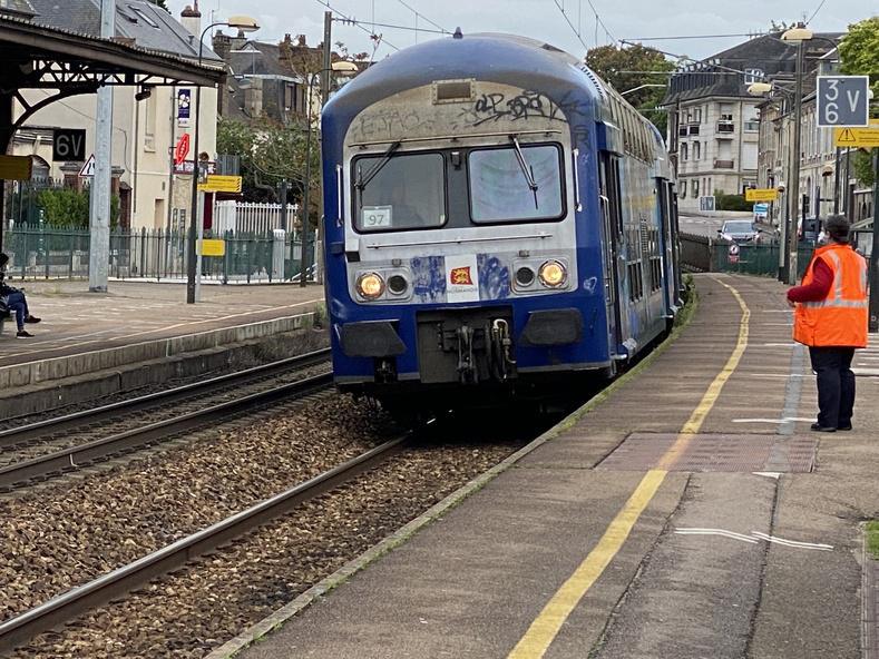 Harfleur : une personne décédée après avoir été percutée par une locomotive, la ligne Le Havre-Paris interrompue