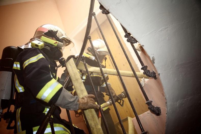 À Barentin, en Seine-Maritime, un feu d’appartement en pleine nuit fait trois blessés et 45 évacués