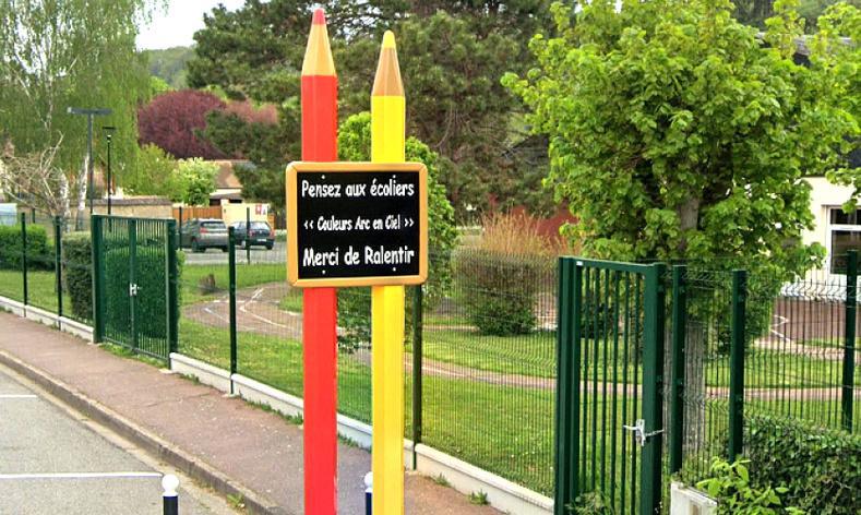 Dans l'Eure, le maire de Ménilles démissionne pour protester contre l’éviction de la directrice de l’école
