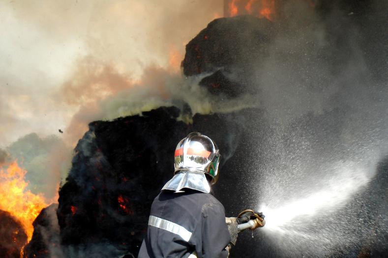 Incendie au sous-sol d’un immeuble à Oissel : 20 personnes évacuées, pas de blessé