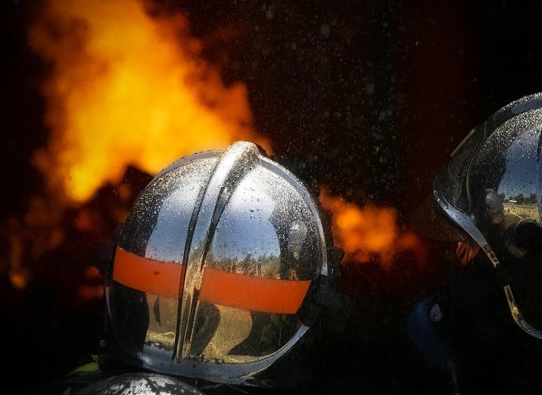Incendie dans une scierie à Saint-Maclou (Eure) : 100 m² de toiture détruits