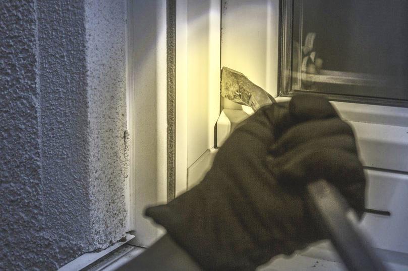 Les Yvelines : un cambrioleur interpellé en flagrant délit dans une maison à Verneuil-sur-Seine