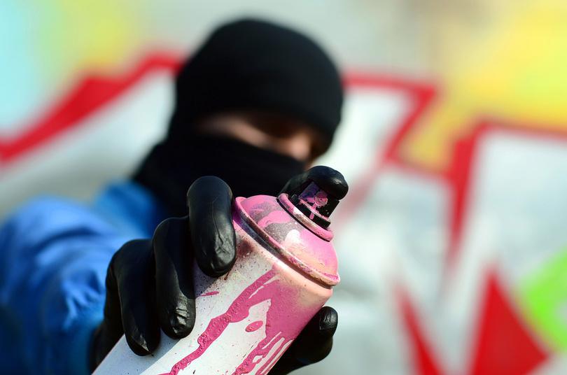 L'auteur de tags sur un mur anti-bruit à l’entrée de Rouen interpellé en flagrant délit 
