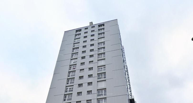 À Darnétal, près de Rouen, une femme menace de se jeter du 11ᵉ étage À Darnétal, près de Rouen, une femme menace de se jeter du 11ᵉ étage