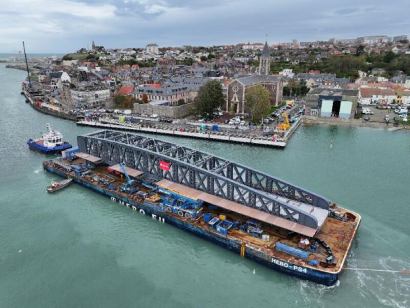 Seine-Maritime. A Dieppe, le pont Colbert a repris sa place, une manœuvre saluée par tous