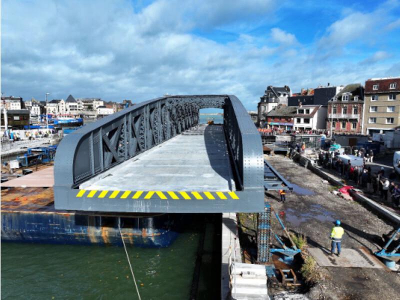 Seine-Maritime. A Dieppe, le pont Colbert a repris sa place, une manœuvre saluée par tous