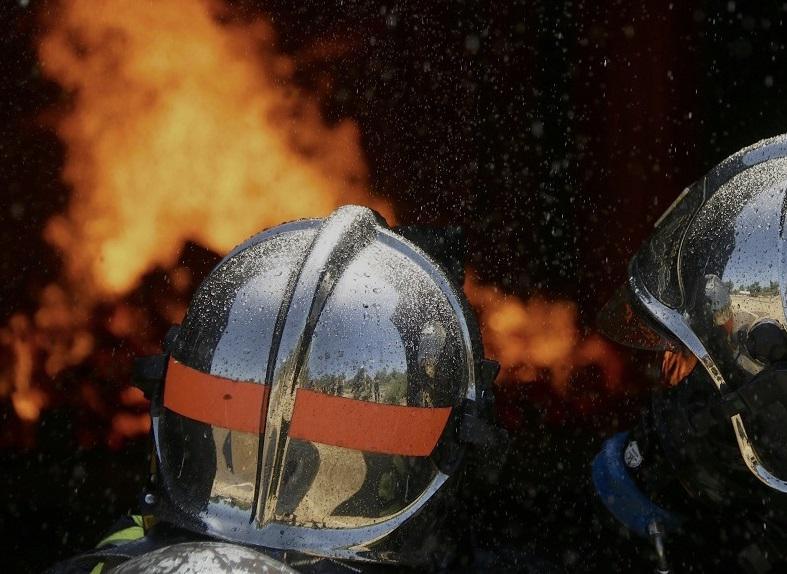 RN 154 : la remorque d’un poids lourd et un chalet en bois détruits par un incendie sur l’aire de Moisville
