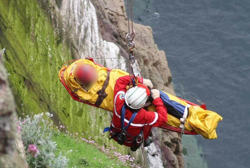 Marais Vernier : un septuagénaire chute d’une falaise en cherchant son chien, il est grièvement blessé