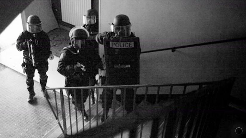 Homme retranché à Canteleu, près de Rouen : le forcené interpellé par le RAID Homme retranché à Canteleu, près de Rouen : le forcené interpellé par le RAID