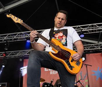 Scène ouverte au Silo à Verneuil d'Avre-et-d'Iton : Dead fat, One Karner et Los Bourdonos en live