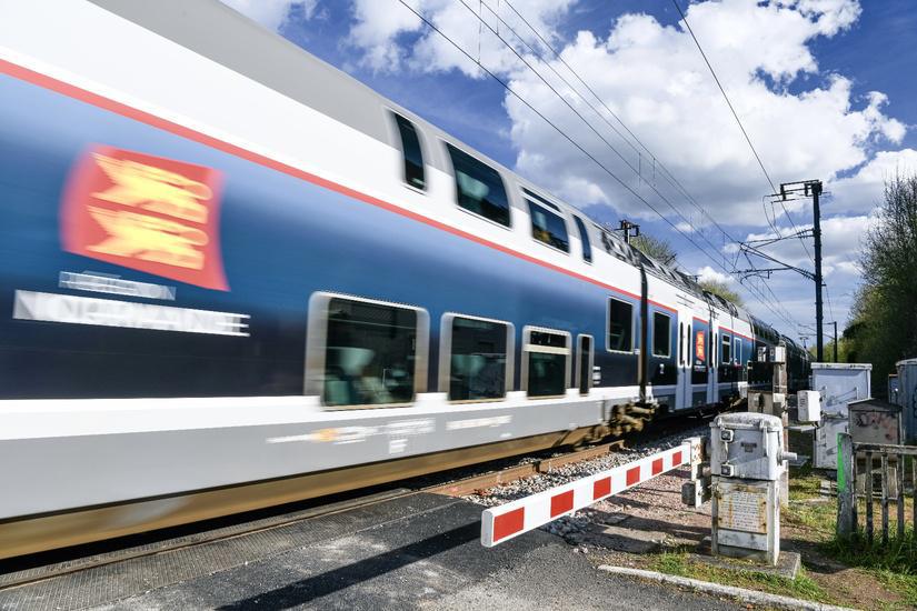 Un camion heurte un pont-rail entre Pont-de-l’Arche et Oissel : trafic interrompu sur la ligne Paris–Le Havre Un camion heurte un pont-rail entre Pont-de-l’Arche et Oissel : trafic interrompu sur la ligne Paris–Le Havre
