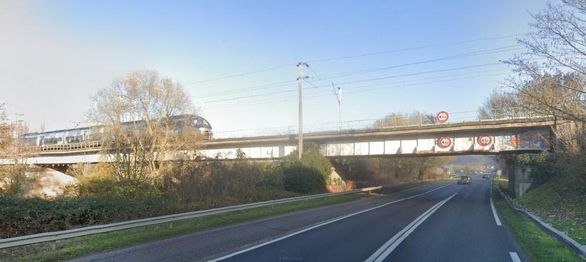 Un camion heurte un pont-rail entre Pont-de-l’Arche et Oissel : trafic interrompu sur la ligne Paris–Le Havre