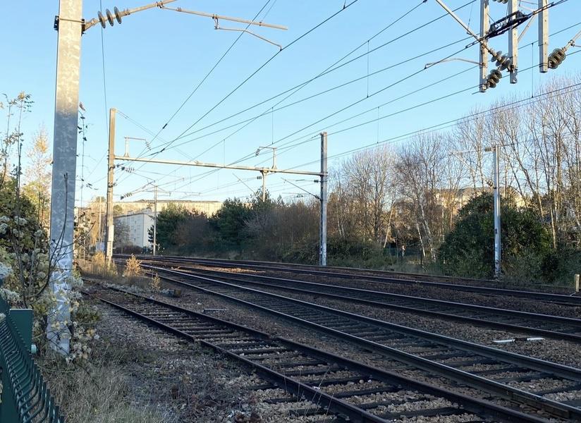 Accident de personne à Bonnières (Yvelines) : trafic SNCF fortement perturbé sur la ligne Paris - Rouen Accident de personne à Bonnières (Yvelines) : trafic SNCF fortement perturbé sur la ligne Paris - Rouen