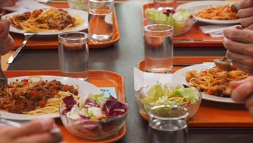 Intoxication alimentaire : une centaine d'enfants pris en charge dans plusieurs écoles de l’Eure Intoxication alimentaire : une centaine d'enfants pris en charge dans plusieurs écoles de l’Eure