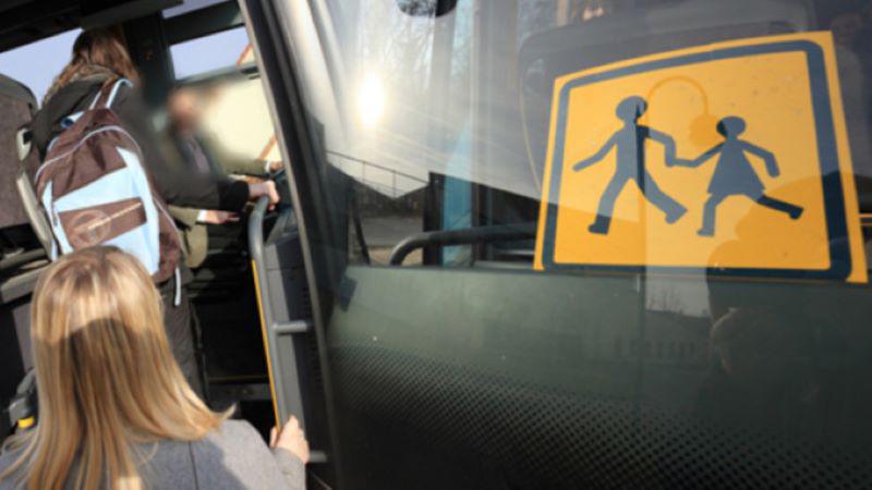 Collision entre un bus scolaire et une voiture dans l'Eure : trois blessés, dont un enfant Collision entre un bus scolaire et une voiture dans l'Eure : trois blessés, dont un enfant