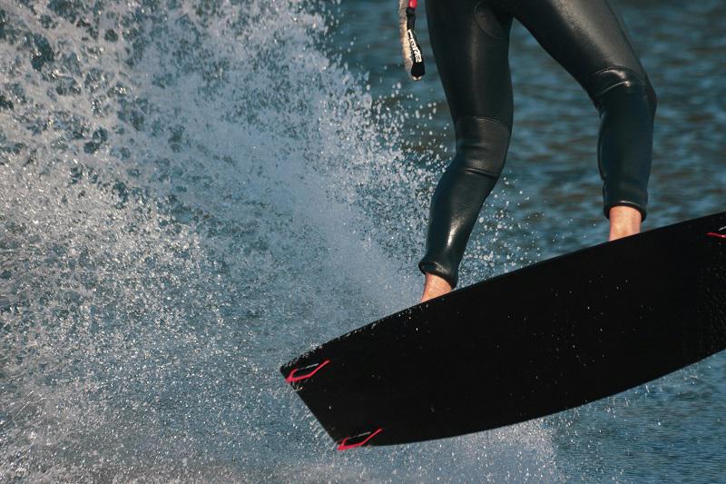 Deux kitesurfeurs hélitreuillés au large de Saint-Aubin-sur-Mer, en Seine-Maritime Deux kitesurfeurs hélitreuillés au large de Saint-Aubin-sur-Mer, en Seine-Maritime