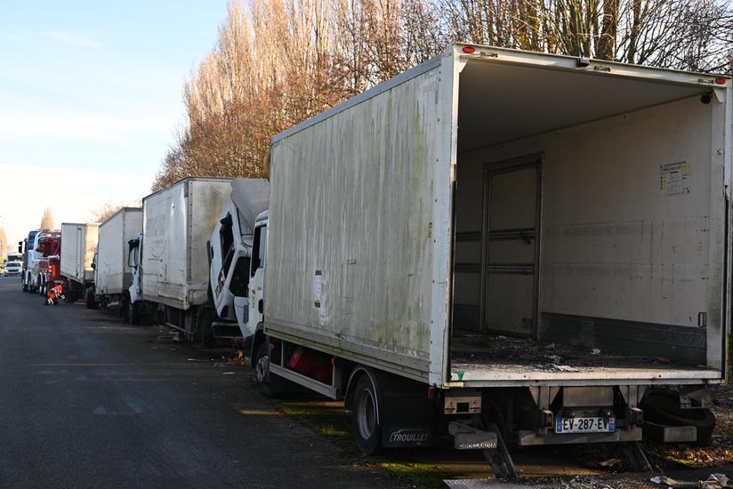 Yvelines : six épaves de camions évacuées après dix ans d’immobilisation à Coignières 