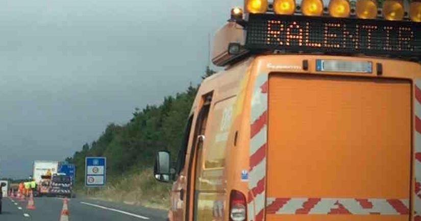 Un poids lourd chargé de pommes de terre paralyse l’A28 toute la nuit dans l’Eure Un poids lourd chargé de pommes de terre paralyse l’A28 toute la nuit dans l’Eure