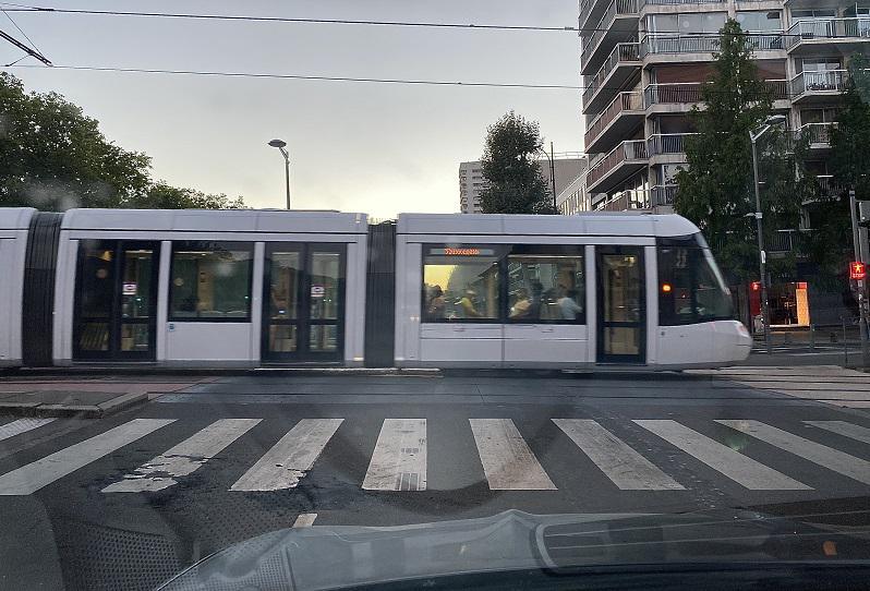 Une collision entre une voiture et une rame de métro à Sotteville-lès-Rouen fait deux blessés Une collision entre une voiture et une rame de métro à Sotteville-lès-Rouen fait deux blessés