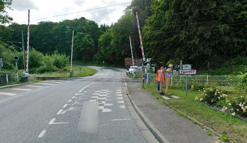 Accident spectaculaire à un passage à niveau à Pavilly : le trafic Paris–Le Havre interrompu plusieurs heures