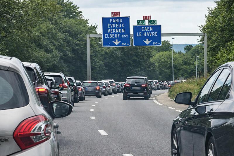 Noël et vacances scolaires : une circulation sous tension sur les grands axes Noël et vacances scolaires : une circulation sous tension sur les grands axes