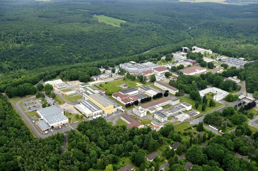 Deux ministres pour l'inauguration de la nouvelle ligne de fabrication de moteurs plasmiques chez Safran à Vernon Deux ministres pour l'inauguration de la nouvelle ligne de fabrication de moteurs plasmiques chez Safran à Vernon
