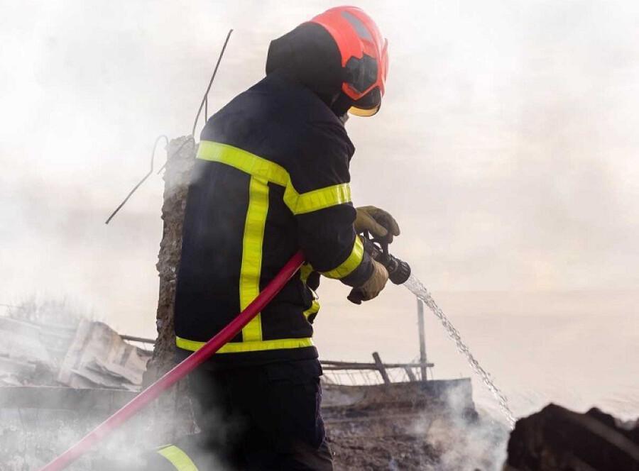 Val-de-Reuil : un garage en feu, cinq enfants et cinq adultes évacués