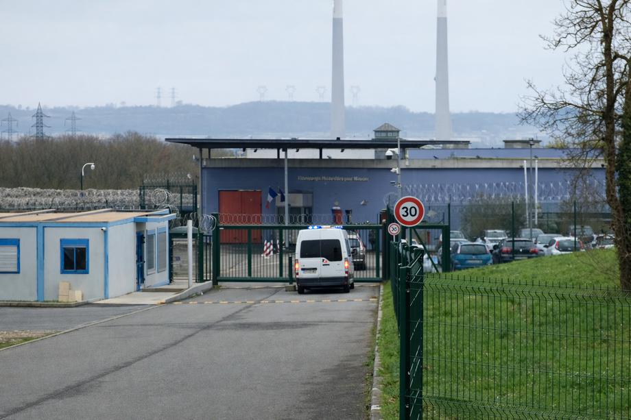 Yvelines : trois interpellations après le parachutage d'un colis vers l’EPM de Porcheville Yvelines : trois interpellations après le parachutage d'un colis vers l’EPM de Porcheville