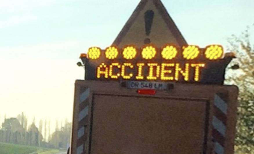 A84 : un poids lourd renversé coupe l’autoroute vers Caen au niveau de Monts-en-Bessin