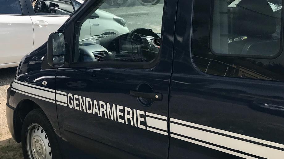 Manche : un cycliste percuté par un conducteur en fuite, la gendarmerie lance un appel à témoins Manche : un cycliste percuté par un conducteur en fuite, la gendarmerie lance un appel à témoins
