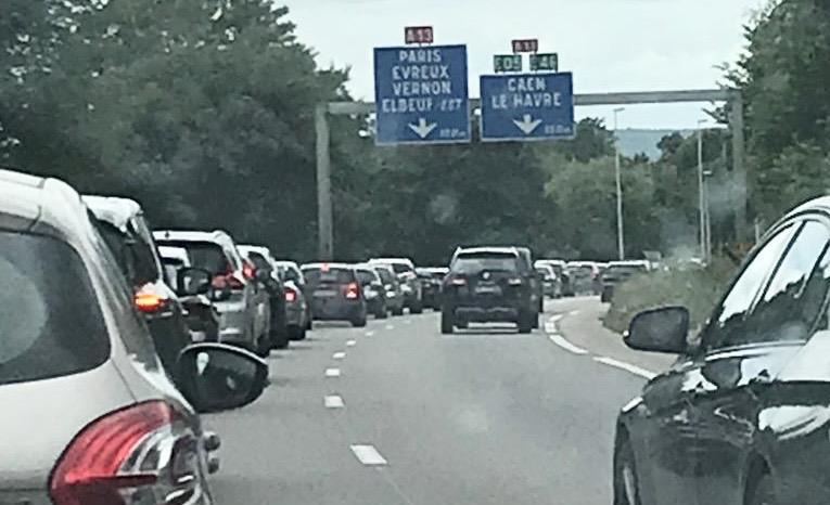 Week-end de Pâques : trafic chargé sur les routes, vendredi et lundi sous tension