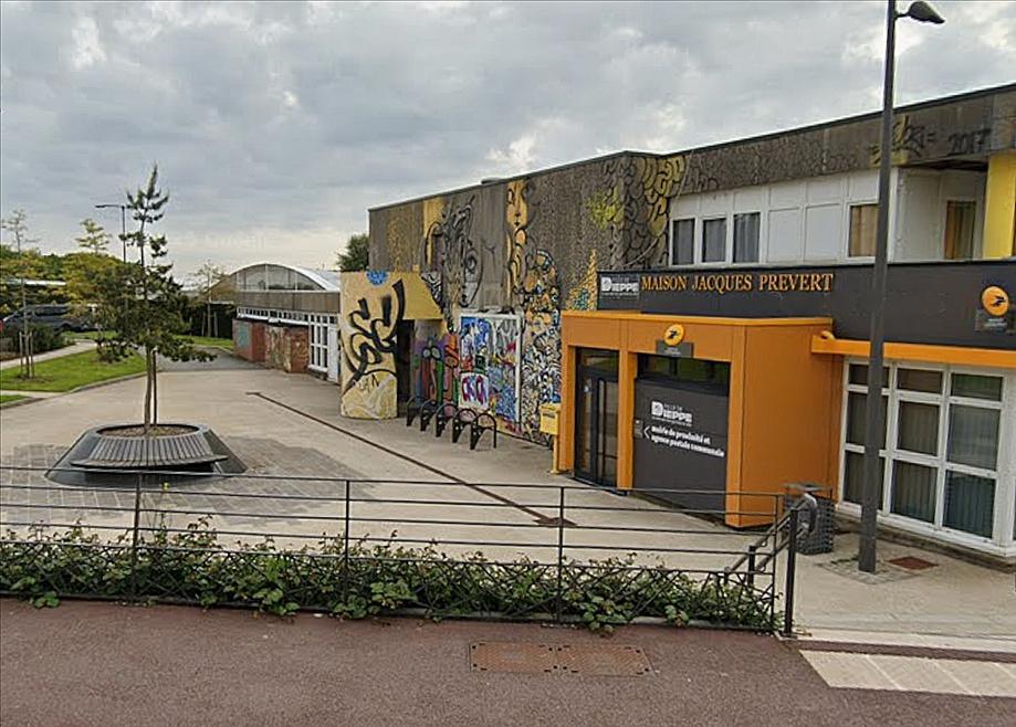 À Dieppe, un feu de haie endommage une vitre de la maison Jacques-Prévert