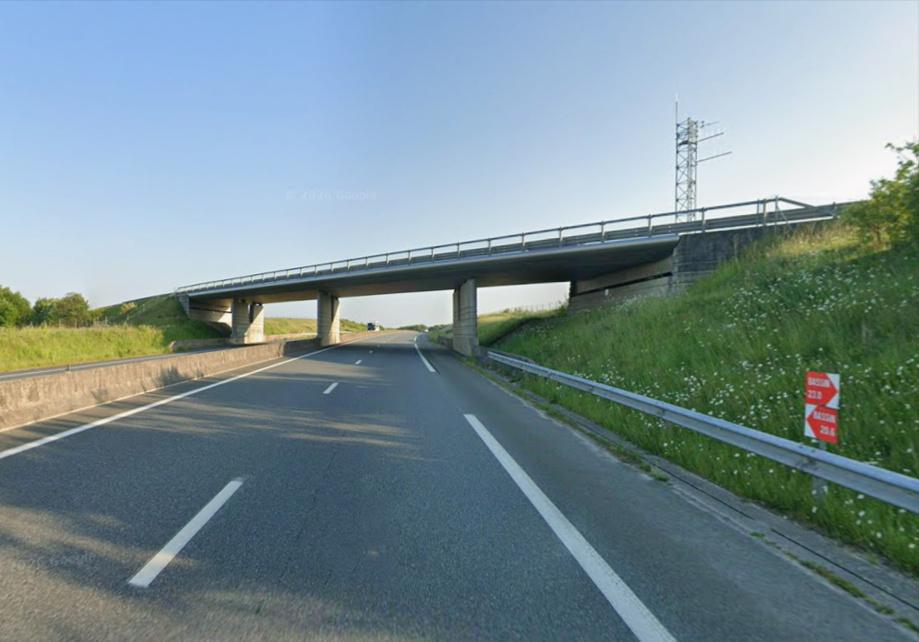 Un homme menace de se jeter d’un pont au-dessus de l’A150, il est maîtrisé par les secours