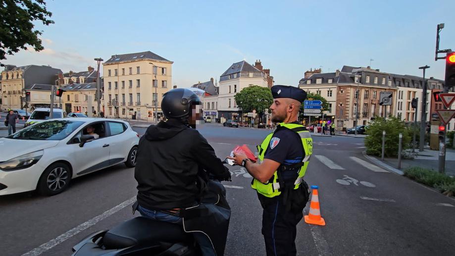 À Rouen, plus de 800 personnes sensibilisées aux dangers du protoxyde d’azote au volant À Rouen, plus de 800 personnes sensibilisées aux dangers du protoxyde d’azote au volant