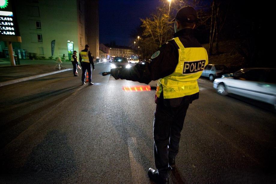 Rouen : alcoolisé, il force un barrage de police et poursuit sa route avec deux pneus crevés